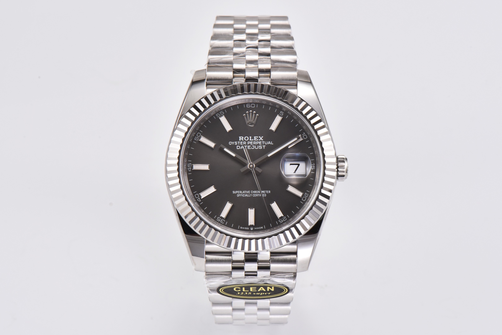 Clean Factory/C Factory Rolex 126334 Datejust 1: Features a 1:1 Super 3235 integrated movement with non-hairspring decoration. Extremely stable. 2: Entire watch crafted from 904L stainless steel /paired with AR factory steel bracelet and IP vacuum-plated platinum bezel / Free replacement if color fades 3: Dial sunray finish nearly identical to genuine 4: Market's only version with authentic calendar font; subsequent 1-31 date font authenticity comparison available 5: Only replica achieving matching luminous hands/indexes in matching color, achieved through third-party manufacturing + self-procured Swiss C1+C3 luminous powder. 6: Indexes/crown logo studs feature full platinum electroplating. Though clean styles are scarce, nearly every piece is a masterpiece. Completely resolves most Datejust pain points on the market—born for perfection. clean-datejust