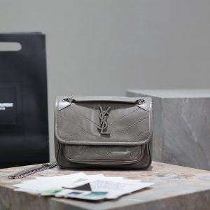 【Genuine Leather】Small Size 22cm_#Light Gray# The new version of Niki is more practical, featuring an additional D-ring on each side compared to the original design. This extra manufacturing step enhances its load-bearing capacity! Genuine Leather P950 【Matching Packaging】 Model: 633151 Genuine Leather Dimensions: 22×16.5×12cm