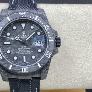 VS Factory's Market-Leading Version: The Latest! Lightest! Brightest! Rolex Carbon Sea-Dweller Submariner Series Watch! 40mm 3135 Movement 1⃣️ Innovative addition of super luminous design elements: "Super-luminous crown, super-luminous bezel markers."2⃣️ All genuine components are interchangeable with replacement parts, offering exceptional versatility and value. Truly interchangeable with the original. VS Factory's Masterpiece—welcome fellow watch enthusiasts to appreciate!