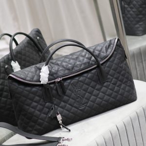 Alternative view of 【Authentic】p1330 Black Silver Buckle_Brand New ES GIANT Quilted Leather Travel Bag Designed with the spirit of travel, this bag features an oversized silhouette with curved, relaxed lines. It comes with dual long handles and a detachable leather padlock case, crafted from premium calfskin with a semi-gloss finish. The brand's signature diamond quilting adorns both the exterior and interior.Its retro-chic, smooth curves blend understated elegance with modern flair, perfectly merging style and functionality. Are you tempted? 💗 Model: 736009 Dimensions: 56×50×19cm