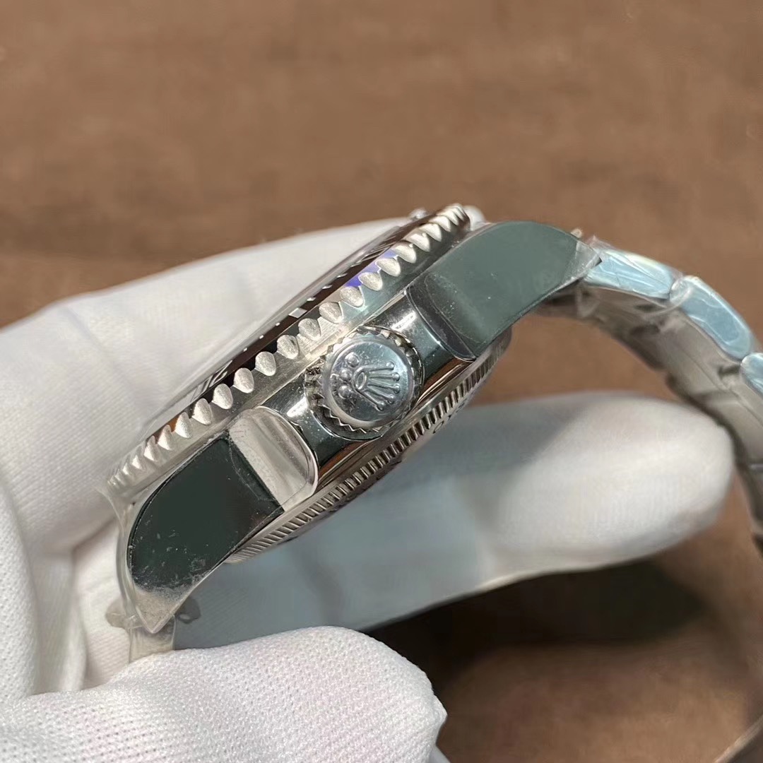 Rolex Gradient Ghost King Men's Watch If you prefer larger watches, this might be worth considering. - Image 5