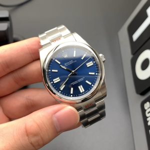 EW Blue Constant Motion  Actual Shipment Footage