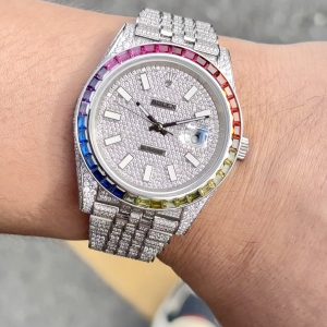 MS Factory Rolex Datejust 1263341-0018 with Full Star Diamond Dial — Special Edition in 904L Stainless Steel with Diamond Pavé [Bezel] Synthetic gemstones — currently the finest replica available, interchangeable with genuine parts [Case] 41mm diameter matching original specifications, crafted from premium 904L stainless steel, densely set with top-tier Swarovski crystalsAn interpretation of ultimate luxury, dazzling and radiant, charm unfolding. [Bracelet] Crafted from 904L stainless steel, the bracelet is encrusted with exquisite diamonds, radiating brilliant light and infinite charm! [Movement] Features the latest 3235 integrated movement, identical to the Cleanan C factory version!