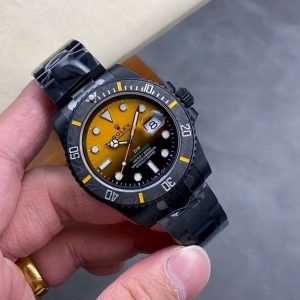 VS Rolex Truly Stunning and Fun DIW Modified SUB Gradient Submariner 1. Absolutely gorgeous, featuring a carbon fiber bezel and gradient green dial. The texture is impeccably crafted. 2. All components are interchangeable with genuine parts, offering extensive customization potential. For instance, swapping in an original movement transforms it into a modified authentic piece.Modify whatever parts you have: bezel, hands, dial, strap... 3. No modification needed if preferred. Features the VS3135 movement—not those DIY-assembled 3135 kits—ensuring stable quality and minimal returns. Pre-order includes a complimentary rubber strap. Start your customization journey with the strap.