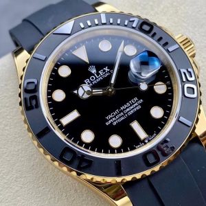 Alternative view of Golden Yacht