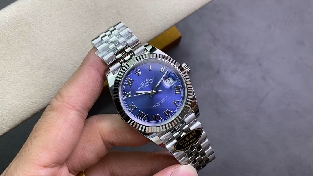 Clean Factory C Factory Rolex Datejust 41mm Series M126334-022 1: Features a 1:1 Super 3235 integrated movement with 72-hour power reserve. No fake movement decoration. Extremely stable movement. 2: Full 904L stainless steel case /paired with AR Factory steel bracelet and IP vacuum-plated platinum bezel / Free replacement for color fading 3: Gray dial color extremely close to genuine 4: Market's only version with authentic calendar font; subsequent 1-31 date font authenticity comparison available 5: Only version achieving matching luminous hands/indexes in matching color—all processed by third-party factories + self-sourced Swiss C1+C3 luminous powder. 6: Indexes/crown logo studs feature full platinum electroplating. Though clean styles are scarce, nearly every piece is premium quality. Completely resolves most Datejust pain points—crafted for perfection. Clean-Datejust