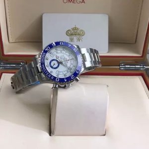 Royal Real Shots: Rolex Yacht-Master Series Men's Watch Video Appreciation Rolex's most visually stunning collection, the Yacht-Master with its Mercedes hands is breathtakingly elegant.