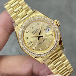 Alternative view of GS Factory Rolex Datejust 28mm Series (Identical to Authentic, Highest Market Quality) Features the Swiss 2671 movement. Key details matching the authentic version: 1⃣️ Case diameter identical to original: 28mm! 2⃣️ Bracelet end links match authentic version—5-piece construction, extremely challenging!3⃣️ Crown base modified to match the original! 4⃣️ Clasp features an internal spring, identical to the genuine version!5⃣️ The case side features an added QR code for anti-counterfeiting, just like the original! 6⃣️ The case body where it connects to the bracelet is engraved with the same markings as the original (the first on the market to achieve a true 1:1 replica). A sincere creation from GS, consistent inside and out, showcasing unique craftsmanship!