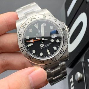 Alternative view of Blackface Explorer II