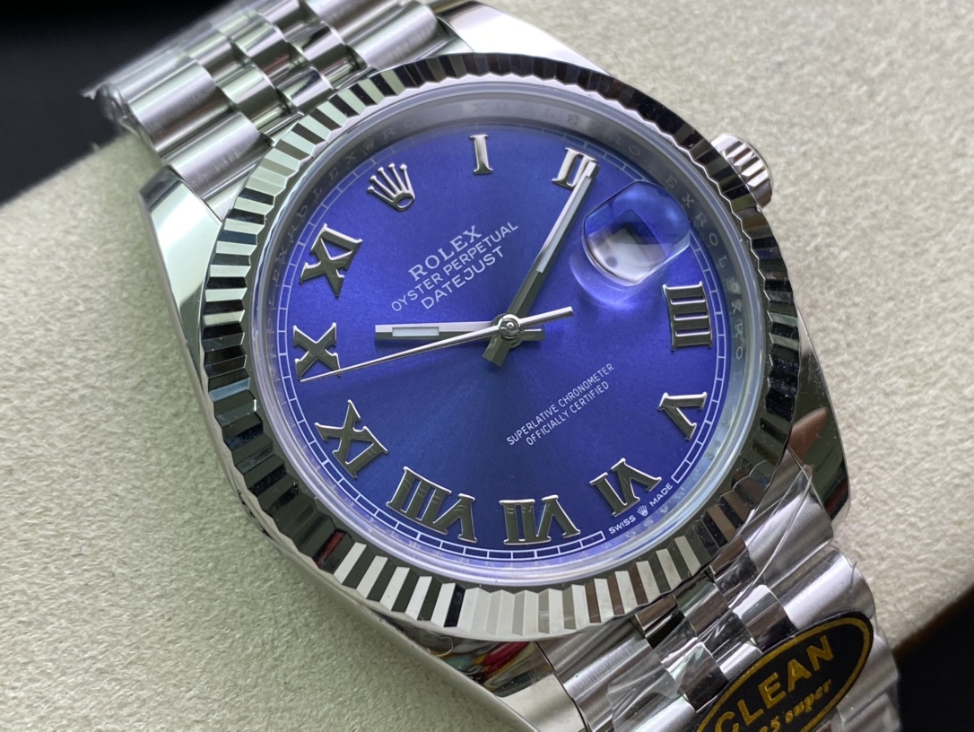 Clean Factory C Factory Rolex Datejust 41mm Series M126334-022 1: Features a 1:1 Super 3235 integrated movement with 72-hour power reserve. No fake movement decoration. Extremely stable movement. 2: Full 904L stainless steel case /paired with AR Factory steel bracelet and IP vacuum-plated platinum bezel / Free replacement if color fades 3: Gray dial color extremely close to genuine 4: Market's only version with authentic calendar font; subsequent 1-31 date font authenticity comparison available 5: Only version achieving matching luminous hands/indexes in matching color—all processed by third-party factories + self-sourced Swiss C1+C3 luminous powder. 6: Indexes/crown logo studs feature full platinum electroplating. Though clean styles are scarce, nearly every piece is a masterpiece. Completely resolves most Datejust pain points—crafted for perfection. Clean-Datejust - Image 2