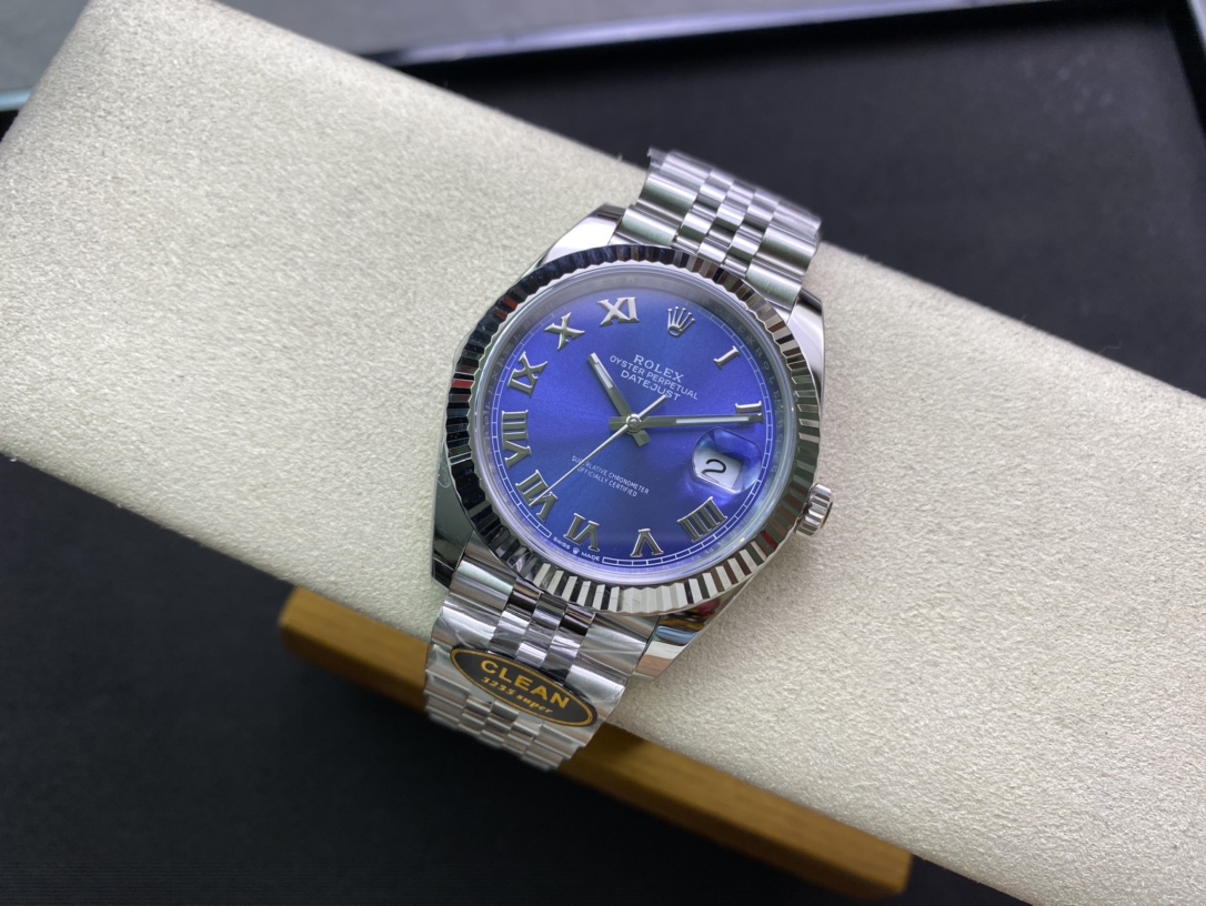 Clean Factory C Factory Rolex Datejust 41mm Series M126334-022 1: Features a 1:1 Super 3235 integrated movement with 72-hour power reserve. No fake movement decoration. Extremely stable movement. 2: Full 904L stainless steel case /paired with AR Factory steel bracelet and IP vacuum-plated platinum bezel / Free replacement if color fades 3: Gray dial color extremely close to genuine 4: Market's only version with authentic calendar font; subsequent 1-31 date font authenticity comparison available 5: Only version achieving matching luminous hands/indexes in matching color—all processed by third-party factories + self-sourced Swiss C1+C3 luminous powder. 6: Indexes/crown logo studs feature full platinum electroplating. Though clean styles are scarce, nearly every piece is a masterpiece. Completely resolves most Datejust pain points—crafted for perfection. Clean-Datejust - Image 4