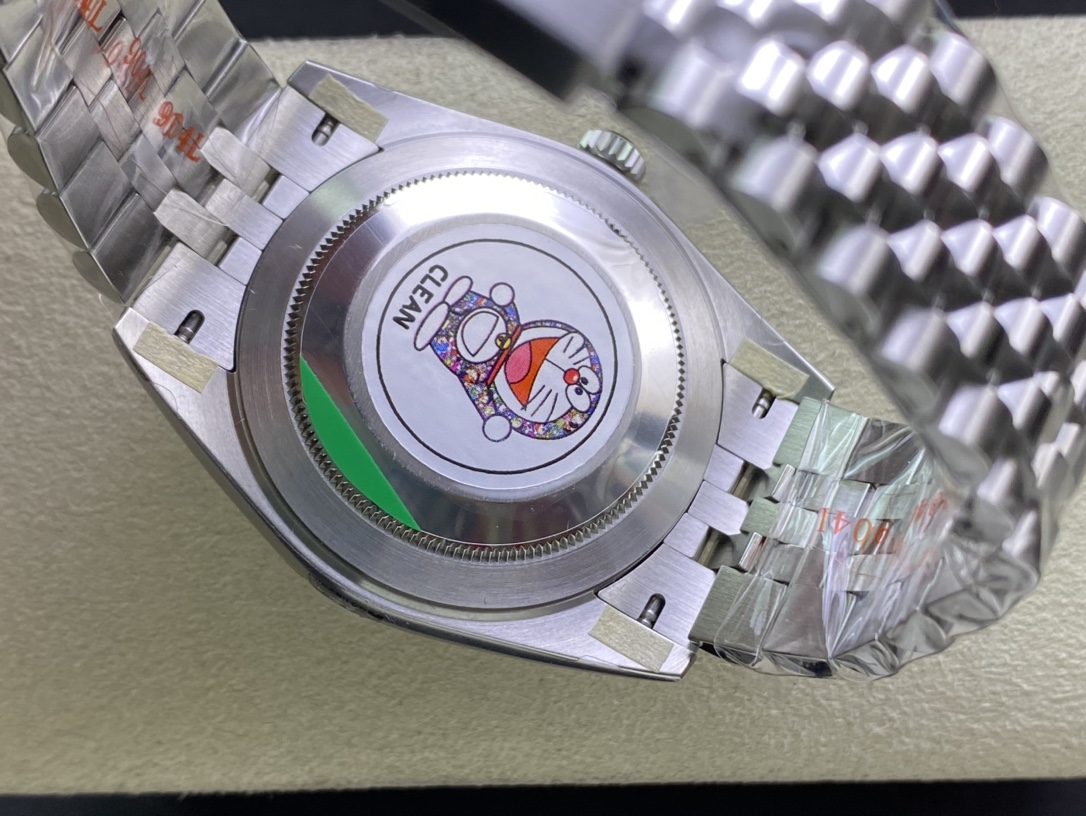 Clean Factory C Factory Rolex Datejust 41mm Series M126334-022 1: Features a 1:1 Super 3235 integrated movement with 72-hour power reserve. No fake movement decoration. Extremely stable movement. 2: Full 904L stainless steel case /paired with AR Factory steel bracelet and IP vacuum-plated platinum bezel / Free replacement if color fades 3: Gray dial color extremely close to genuine 4: Market's only version with authentic calendar font; subsequent 1-31 date font authenticity comparison available 5: Only version achieving matching luminous hands/indexes in matching color—all processed by third-party factories + self-sourced Swiss C1+C3 luminous powder. 6: Indexes/crown logo studs feature full platinum electroplating. Though clean styles are scarce, nearly every piece is a masterpiece. Completely resolves most Datejust pain points—crafted for perfection. Clean-Datejust - Image 8