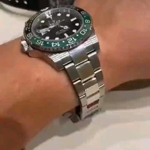 ⌚️Rolex GMT-Master II "Sprite" in real life looks surprisingly good, doesn't it? It looks even better when worn! The green and black dial makes any outfit stand out.❇️
