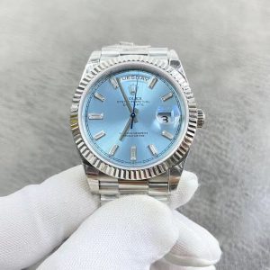 Rolex Day-Date collection watch, powered by the 2836 movement. Exclusive real-life photos—truly substantial in the hand. Crystal-clear glass, authentic date display, hands with central pivots, and a distinctly three-dimensional bezel. Ready to wear right out of the box with exceptional feel. Say goodbye to lightweight watches forever. Weighted version, just as substantial as the boutique model! 40mm diameter, crafted by GM Factory.