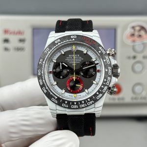TW Factory ROLEX Cosmograph Daytona Carbon Fiber Custom Edition. This timepiece offers lightweight comfort while maintaining a robust exterior. Each watch features a uniquely patterned carbon fiber material. 【Case】 Dimensions of 40x12.4mm perfectly match the original. TW Factory masterfully crafts the distinctive character of carbon fiber Rolex watches.Exclusively in the market, the entire case, bezel, and caseback are crafted from high-composite carbon fiber and ultra-bright luminous powder. Details undergo hand-finished chamfering and polishing for exceptional texture. 【Bracelet Clasp】The strap features a hand-woven synthetic fiber band, offering breathable comfort and soft texture. 【Movement】Equipped with the latest precise and mature Shanghai 4130 movement, it perfectly delivers powerful functionality—the ultimate value for money!!!