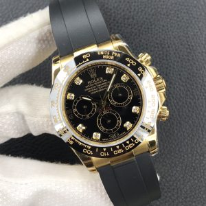 Alternative view of Ultra-thin upgraded edition!! The latest black-gold Daytona, Cosmograph Daytona version. Chronograph fully functional, first-tier movement, no dead spots. Thickness: 12.4MM 【Dial】 Refined through continuous polishing, featuring rich three-dimensional layering. 【Bezel】 Uniform font size with enhanced color contrast.