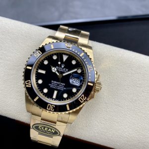 Alternative view of All-Gold Black Submariner 126618