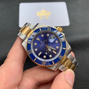 Alternative view of Royal Authentic Rolex Blue Gold Submariner This watch is suitable for wearers of all ages—young, middle-aged, or elderly. As such, it makes an excellent Father's Day gift.