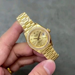 GS Factory Rolex Datejust 28mm Series (Identical to Authentic, Highest Market Quality) Features the Swiss 2671 movement. Key details matching the authentic version: 1⃣️ Case diameter identical to original: 28mm! 2⃣️ Bracelet end links match authentic version—5-piece construction, extremely challenging!3⃣️ Crown base modified to match the original! 4⃣️ Clasp features an internal spring, identical to the genuine version!5⃣️ The case side features an added QR code for anti-counterfeiting, just like the original! 6⃣️ The case body where it connects to the bracelet is engraved with the same markings as the original (the first on the market to achieve a true 1:1 replica). A sincere creation from GS, consistent inside and out, showcasing unique craftsmanship!