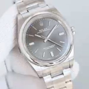 N+AR Redefined, Peak Performance! Rolex Oyster Perpetual Series 114300 39mm 【Eight Major Upgrades】🎮XF3 1. Sapphire crystal features a 125-point anti-counterfeit mark at 6 o'clock using the latest technology, precisely positioned within the crystal's middle layer—matching the genuine piece! Discernible only upon close inspection.2. The case and bezel feature a precision-ground finish using 904L steel, with uniform internal engraving codes and perfectly aligned component assembly! 3. Dial diameter measures 39mm, with thickness matching the genuine at 11.7mm. 4.NR Factory's steel bracelet spacer joints meticulously replicate every detail, including the official-matching model code 114300 engraved at the 12 o'clock position on the inner side. 5. The brushed steel bracelet used by N+AR Factory represents the most precise craftsmanship currently available. Combined with the exquisite flat-head screws and the brushed finish of 904L stainless steel, the wearing experience is indistinguishable from the genuine article!  6. The meticulously polished clasp structure replicates the original's internal mechanism, achieving a flawless folding action. The interior shows no imperfections whatsoever! 7. The caseback's gearing faithfully reproduces the original's tooth pattern. Seiko's precision brushing technique outshines all other versions on the market! 8. The dial features exquisite polishing and Swiss-imported luminous powder densely applied for an ultra-vibrant ice-blue glow at night! Identical to the original! 🎮 After examining countless 124300 models, revisit this 114300—Rolex's inaugural color dial series. It also features the most standard Asian-sized 39mm case. When Rolex first updated this size, the 39mm model sold out immediately, especially the gray version and later white/black full-luminous dial variants! Its exceptional yet understated color scheme remains highly favored by successful business professionals.This Oyster Perpetual, meticulously crafted by N+AR to match the original's quality, showcases attention to detail visible to the naked eye. To align the crown's positioning with the authentic model, it features the original Seagull 2836-2 gold-plated movement. Watch enthusiasts know the ETA 2836-2 movement is highly regarded for its stability—with daily accuracy within 0.3 seconds—and exceptional value!Additionally, the manufacturer has meticulously replicated the 114300 model's lug-to-bracelet transition!Attention to detail extends to both visible and hidden elements! The Oyster Perpetual-exclusive brushed steel bracelet features an internally stamped logo shape, making it the market's only authentic Oyster bracelet [slim profile]. The clasp's internal code remains true to the AR original bracelet's 7UM specification, with all colors perfectly matching the original color chart! Oyster Swiss Super Ice Blue Luminous!If you're truly unsure which to choose, we strongly recommend this flawless 114300! Look for the NR quality seal: one watch, one certificate, one Rolex-branded velvet pouch. [NR: Born for Value] 🎮 Sanjie Exquisite recommends this men's mechanical watch. SJ meticulously crafts ultra-realistic product photography.