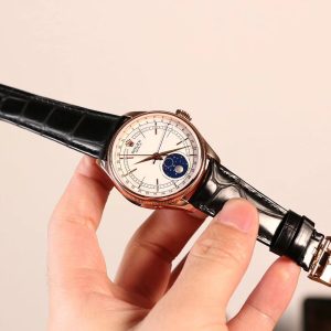 As the only Rolex men's watch featuring a moon phase display, it is undoubtedly exceptionally distinctive and visually appealing.