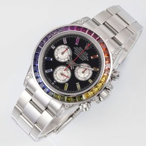 EF Rainbow Daytona🌈 meticulously crafted to achieve the authentic Rolex Rainbow Daytona effect. Developed through substantial investment and refined with precision engineering, each piece features three uniquely crafted gold crystal subdials. The mesmerizing reflections and vibrant hues fully showcase the exquisite structure of the gold crystals, making every timepiece a naturally formed work of art.The golden crystal chronograph subdials create a striking contrast against the black dial, harmonizing with the gemstone hues. Paired with diamond-set hour markers and gold hands, the entire dial radiates dazzling brilliance, delivering overwhelming aesthetic appeal that you'll never want to take off.Rolex's most sought-after Cosmograph Daytona model features a case crafted from imported genuine 904L steel, matching the authentic material specification. The steel bracelet boasts a finely brushed finish, appearing brighter and more lustrous, while offering exceptional durability and scratch resistance.[Function] The movement retains powerful chronograph capabilities, powered by the full-function 7750 movement. [Bezel] The new one-piece ceramic bezel mirrors authentic craftsmanship, featuring deep, rounded engravings. [Details] The hour markers undergo mirror-polished metal finishing with no rough edges, utilizing Swiss-imported high-intensity luminous powder.Hour and minute hands feature grooved-cut black lacquer filling—not standard printing—resulting in vastly superior texture. High-transparency sapphire crystal delivers exceptional mirror-like quality. 【Quality】 A+ grade electroplating ensures color stability and oxidation resistance. Natural rubber strap uses original molds with authentic material, offering noticeably softer, finer texture and superior wrist comfort.