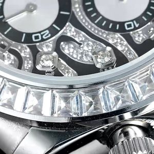 N2 Daytona "Eye of the Tiger" Tiger-Pattern Dial Watch.【Eye of the Tiger】The Daytona 116589TBR features a black lacquered dial adorned with diamonds, evoking the distinctive stripes of a tiger's coat. Affectionately nicknamed the "Eye of the Tiger" tiger-striped dial by enthusiasts, this premium Daytona model was introduced by Rolex at Baselworld 2019 as a special edition within the Daytona collection.This special edition is not officially displayed on Rolex's website or in retail stores. Case diameter: 40mm. Movement: Caliber 7750 (can be fitted with Caliber 4130). Functions: Chronograph, anti-magnetic. White Gold Tiger's Eye | Yellow Gold Tiger's Eye | T-shaped Diamond Meteorite Dial | T-shaped Diamond Bezel with Mother-of-Pearl Diamond Dial Features: Caliber 7750 movement, size: 40mm.The little-known Tiger Tiger Star, all-gold with a tiger-patterned dial later upgraded to full diamonds. This watch debuted at Baselworld 2019, featuring a bezel set with 36 T-square diamonds. The dial and hour markers are adorned with meticulously selected diamonds of the same grade, making its luxury as an official custom piece undeniable.Tiger-patterned dial Daytona, resembling the stripes on a tiger's coat. The black and gold combination accentuates its masculine vigor. Wear a tiger watch in the Year of the Tiger • Exude tiger-like vitality.