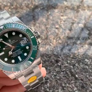 A man may not have a car or a house, but he absolutely must have a sassy green Rolex Submariner. Wear it, and you'll always be the coolest!