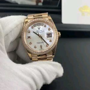 Royal Authentic Footage: Rolex Day-Date Full Rose Gold Diamond-Set Watch Video Showcase Suitable for Both Men and Women