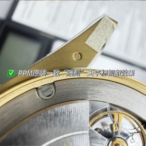 PPM Mods Details🏷️ Weighted DD - Top-Tier 'Rolex DD Day-Date' PPM's replica redefines the weighted DD version with genuine molds for strap color, dial color, watch weight, and thickness. The strap incorporates ceramic tubes compatible with authentic models—this is no compromise replica, but a comprehensive leap in materials and craftsmanship!Rejecting "market-grade knockoffs," every gram of weight (precise 209g-212g) and every millimeter of thickness fights for the dignity of the original. Bracelet: Authentic 3mm thickness Weight: Approx. 107g (non-extended) 🈚 Ceramic tube version ±1-2g.Case: Original thickness: 12.3mm (non-thickened) Weight: Original 3255: 102g; Optional 2836: ±1g. Full series total weight: 209g-212g. ⚠️"Excludes diamond-set models." Authentic thickness achieved through monocoque forging of high-density aerospace-grade military alloy, hardness rivaling 18K gold!Exclusive vacuum ion-plated gold technology delivers a luster infinitely close to 18K gold's signature warm texture, offering scratch resistance and durability. Precisely replicates every link's form, thickness, and curvature of the genuine strap. Dial: Features original-grade raised ink, matching the top-tier dial craftsmanship of the factory. Sharp hands, full indices, and uniform luminescence.Movement options: Premium Edition 2836 or 3255 integrated movement (±72-hour power reserve) available for your selection!