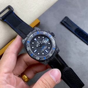 VS Factory's Market-Leading Version: The Latest! Lightest! Brightest! Rolex Carbon Sea-Dweller Submariner Series Watch! 40mm 3135 Movement 1⃣️ Features an innovative super luminous design element: "Super luminous crown and bezel markers."2⃣️ All genuine components are interchangeable, offering exceptional versatility and value. Truly interchangeable with the original. VS Factory's Masterpiece—welcome fellow watch enthusiasts to appreciate!