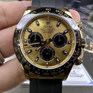 Alternative view of Custom Rolex by Shawn Yue Always a bestseller Full case wrapped in 18K gold Thick gold plating Shimmering gold finish Detail breakdown (Market-standard setting with genuine South African diamonds 18K gold 24K gold plating Gold plating achieves K-gold effect at minimal cost Genuine gold coating ensures surface never fades) Actual photos upon shipment