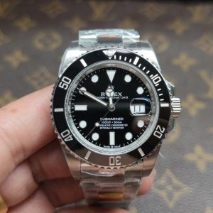 The benefit of wearing a watch is that it can bridge the gap between people. Crucially, it reveals one's work ethic and sense of time.