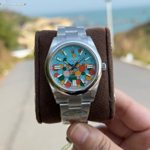 N+ Rolex Oyster Perpetual Series (All Colors & Sizes Available) 41mm/36mm/31mm Beveled edges with sharp corners and studs,Meticulously detailed. Movement: 41mm/36mm models feature the integrated 3230 movement (no calendar gap), while the 31mm model uses the 2232 integrated movement—both without calendar gaps. Dial colors match originals perfectly. Beveled indices meticulously polished. Dial employs industry-leading printing technology. Ultra-dimensional hands identical to originals, flawlessly finished. Choose from 9 authentic-color dials!Top-tier craftsmanship, exceptional quality. Our pursuit of detail is evident to all. The logo on the clasp represents a major breakthrough in craftsmanship. CNC engraved with precise shape and a glossy finish on the inner side.The luminous material uses genuine SL blue phosphorescent powder, which inherently carries its characteristic texture and speckles. Watch enthusiasts who've handled or seen such pieces will recognize this as a distinctive Rolex trait. Look for C Factory's latest timepiece ⌚️