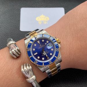 Royal Authentic Footage: Rolex Blue Gold Submariner Watch Video Appreciation This is a watch suitable for young, middle-aged, and elderly wearers alike, making it an ideal Father's Day gift.