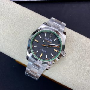 Alternative view of The Lightning Series Green Crystal, official model: 116400GV-72400. Visually, the dial is truly a standout feature. The Oyster Perpetual Milgauss watch boasts a 40mm diameter and houses the 2836 movement.The crystal is crafted from scratch-resistant green sapphire. Through this green crystal, one can glimpse the captivating green dial, featuring a large crown at the 12 o'clock position. The glass continuously shifts hues under varying light conditions.