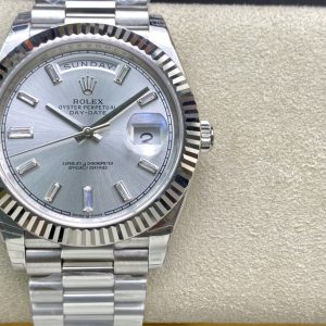 EW Factory's Masterpiece: V2 Upgrade Edition Rolex Day-Date 40mm Ultimate Version Features the authentic 3255 automatic mechanical movement (228239 series), 40mm diameter, developed over 16 months! Molded 1:1 from the original. Key upgrades include: 1. Case diameter matches the 2019 latest 3255 series at 40mm.2. Bracelet end links precisely match the genuine version, featuring a highly complex 5-piece assembly. Seamless interlocking design between bracelet and case.3. The crown base has been modified to feature two dots, matching the authentic design. 4. The clasp incorporates an internal spring, with font size and craftsmanship identical to the genuine article. 5. The case side includes an anti-counterfeiting QR code, matching the original, and the caseback features an inspection QR code. 6. The case-band junction is engraved with the model number 228239, identical to the authentic version.7. The inner bezel engraves the serial number matching the warranty card, adhering to the genuine "one watch, one card, one code" principle (absolutely non-repeating). 8. Includes the complete original accessory set (warranty card, instruction manual, model barcode matching the genuine article). Full packaging identical to the genuine product (the authentic 1:1 Sunday Calendar model available on the market). EW's sincere creation—welcome all watch enthusiasts to appreciate!