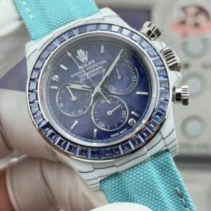 TW Factory ROLEX Cosmograph Daytona Carbon Fiber Custom Edition. This timepiece offers lightweight comfort while maintaining a robust exterior. Each watch features a uniquely patterned carbon fiber material. 【Case】 Dimensions of 40x12.4mm perfectly match the original. TW Factory masterfully crafts the distinctive character of carbon fiber Rolex watches.Exclusively in the market, the entire case, bezel, and caseback are crafted from high-composite carbon fiber and ultra-bright luminous powder. Every detail undergoes hand-finished chamfering and polishing for exceptional texture. 【Bracelet Clasp】The strap features a hand-woven fiber band, offering breathable comfort and soft texture. 【Movement】Equipped with the latest precise and mature 4802 movement, it perfectly delivers powerful functionality—the ultimate value for money!!!