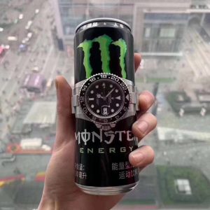 Trinkets hold no inherent worth; it's the heart that determines their value. Each object has its rightful owner— To the connoisseur, a thousand gold pieces bring delight; To the commoner, a stone's worth is wasted.