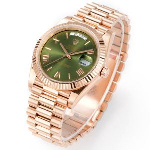 Alternative view of PPM Mods Weighted DD - Ceiling-Level 'Rolex DD Day-Date' PPM's replica redefines the weighted DD version, featuring genuine original molds for strap color, dial color, watch weight, and thickness. The strap incorporates ceramic tubes compatible with authentic models—this is not a compromised replica, but a comprehensive surpassing of materials and craftsmanship!Rejecting "market-grade" imitations, every gram of weight (precise 209g-212g) and every millimeter of thickness fights for the dignity of the original. Strap: Authentic 3mm thickness. Weight: Approx. 107g (non-extended). Ceramic tube version: ±1-2g.Case: Original thickness: 12.3mm (non-thickened) Weight: Original 3255: 102g; Optional 2836: ±1g. Total weight across all models: 209g-212g. ⚠️"Excludes diamond-bezel models." Authentic thickness achieved through monolithic forging of high-density aerospace-grade military alloy, with hardness rivaling 18K gold!Exclusive vacuum ion-plated gold technology delivers a luster infinitely close to 18K gold's signature warm texture, offering scratch resistance and durability. Precisely replicates every link's shape, thickness, and curvature of the authentic bracelet. Dial: Features original-grade raised ink, matching the top-tier dial craftsmanship of the factory. Sharp hands, full hour markers, and uniform luminescence.Movement options: Premium Edition 2836 or 3255 integrated movement (±72-hour power reserve) available for your selection!