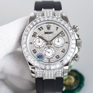 Alternative view of 💎Rolex has been exceptional since its inception, embodying unparalleled craftsmanship. Let's enjoy its timeless appeal! [Gift] Daytona Pavé 116599 Starry Sky[666] 13mm model now in stock. The bezel features 60 trapezoidal diamonds and 12 sapphires known as the "Twelve Sapphires." The standout feature of this timepiece is undoubtedly the 12 exquisite square sapphires adorning the bezel, which harmoniously complement the Roman numerals crafted from blue enamel on the dial, bestowing the watch with an aura of noble brilliance.Detail ①: The chronograph sub-dial features a silver sunburst finish, adding a vivid finishing touch. Diamond indices precisely align with the bezel. Detail ②: Hands match the original design with reverse-painted black lines on a floral patterned base, ensuring high recognizability.[666] Both sides of the crown are set with 24 dazzling diamonds: 6 on each side and 12 in the center, perfectly accentuating the dual-winged sparkle effect.④ The case back bears authentic steel stamps at each corner: the dog's head emblem, precious metal markings, the 750 hallmark, and the Rolex logo. The central ring features a fine brushed finish. The low-profile, inverted trapezoidal case back ensures comfortable wear.⑤ The watch has a 40mm diameter and features Rolex's signature screw-down crown. ⑥ The clasp has been updated to the new push-button style. The [666] engraving on the back matches the genuine precious metal hallmark. The exquisitely printed clasp enhances the watch's sophistication, showcasing the watchmaker's meticulous attention to detail. [Fist] The ultimate choice for watch enthusiasts. [Gift]