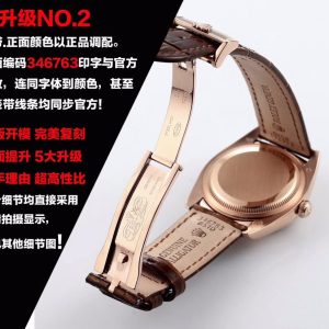 Alternative view of Long-awaited v3 upgrade in full color range (Classic Belt Style Day-Date) DD 36mm arrives! Exclusive custom-matched Day-Date dial [v7 Edition]—Rolex's most iconic series, unrivaled by any other than DD! Rolex Day-Date series 118135/118138/118139 [Full 8-Color Range]! To maintain official dimensions and thickness, we've equipped it with the 2836-2 automatic mechanical movement, housed in a brand-new 904L steel case![Upgrade 1] Crown: Positioned identically to the official model with a prominent design and a smooth, tapered finish matching the bracelet. [Upgrade 2] Bracelet: Front side features authentic color matching the genuine product. The reverse side bears the official code "346763" printed with identical font, color, and bracelet line alignment. [Upgrade 3] Crystal: The anti-counterfeit logo on the sapphire crystal uses Rolex's new dotted emblem, internally printed at the crystal's center using advanced technology.[Upgrade 4] Case Back: Engravings on all four lug angles match the genuine version. Special attention given to distinct engravings for white, yellow, and rose gold cases! Both sandblasted and polished sections on the case back are meticulously replicated! [Upgrade 5] Case Profile: Curvature and overall thickness proportionally match the official design. Crown features the official two-degree waterproof symbol, with a QR code affixed to the side—exactly like the genuine version!The iconic "Gold Rolex" is the Day-Date, commonly abbreviated as DD. Its official full name is the Oyster Perpetual Day-Date. The earliest DD model likely originated from the President series, as U.S. presidents famously favored wearing Rolex's solid gold DD watches, propelling its fame—hence its nickname, the "President's Watch."Four simple words encapsulate this timepiece's defining features: water-resistant, automatic, date, and day. Limited stock available—act fast!