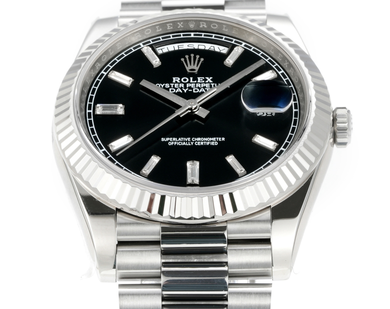 PPM Mods Weighted DD - Ceiling-Level 'Rolex DD Day-Date' PPM's replica redefines the weighted DD version, featuring genuine original molds for strap color, dial color, watch weight, and thickness. The strap incorporates ceramic tubes compatible with authentic models—this is not a compromised replica, but a comprehensive leap in materials and craftsmanship!Rejecting "market-grade" imitations, every gram of weight (precise 209g-212g) and every millimeter of thickness fights for the dignity of the original. Bracelet: Authentic 3mm thickness Weight: Approx. 107g (non-extended) 🈚 Ceramic tube version ±1-2g.Case: Original thickness: 12.3mm (non-thickened) Weight: Original 3255: 102g; Optional 2836: ±1g. Full series total weight: 209g-212g. ⚠️"Excludes diamond bezel models." Authentic thickness achieved through monolithic forging of high-density aerospace-grade military alloy, hardness rivaling 18K gold!Exclusive vacuum ion-plated gold technology delivers a luster infinitely close to 18K gold's signature warm texture, offering scratch resistance and durability. Precisely replicates every link's form, thickness, and curvature of the genuine strap. Dial: Features original 3D ink, matching the top-tier dial craftsmanship of the factory. Hands are sharp, hour markers are full, and luminescence is uniform.Movement options: Premium Edition 2836 or 3255 integrated movement (±72-hour power reserve) available for your selection! - Image 4