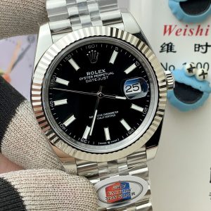 Alternative view of SC FACTORY Rolex Oyster Perpetual Datejust Series 41MM Features the latest version 3235 integrated movement with 72-hour power reserve Constructed with stable and reliable core technology 904L stainless steel case High-definition sapphire crystal with 2.5x magnified mineral crystal, three-dimensional hands. Dial features embossed printing with clear, curved edges and chamfered hour markers, plus ice-blue Swiss-imported super-luminescent coating.Both case and bracelet are crafted from 904L stainless steel (AR Factory). The bracelet offers interchangeable five-link and flat-link options. All components are manufactured by premium factories, achieving perfect alignment with the genuine article. Accessories are fully interchangeable with authentic parts. Its clean, minimalist design suits both daily wear and business settings! Meticulous polishing details ensure exquisite aesthetics, with flawless integration to the case. The overall quality is exceptional. We welcome connoisseurs to appreciate its craftsmanship.