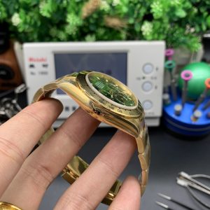 Alternative view of Green Goldy