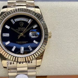 Rolex Day-Date Series 40mm 【Diameter】40mm 【Movement】Self-winding mechanical movement 【Bezel】Rolex RingCommand triangular fluted bezel / polished finish 【Crystal】Scratch-resistant sapphire crystal 【Material】Imported 904L stainless steel case 【Bracelet】Stainless steel (Oystersteel) with optional three-link/Five-link bracelet [Clasp] Genuine clasp Exceptional quality, even more stunning in person—exclusive to our market! A classic men's casual watch, the essential accessory for successful gentlemen—a timeless investment! A masterpiece from SK.Factory—truly yours to own!