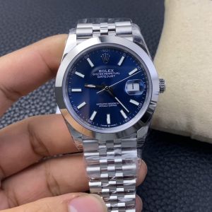 The latest version of the Rolex Datejust 41mm features the all-new 3235 movement. The 3235 movement available on the market is not a 2824-2892 or Citizen-type movement, but the genuine 3235 automatic movement with a blue hairspring. Manufactured by C Factory.