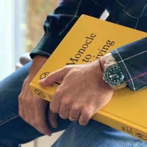 Alternative view of Green Submariner on the wrist