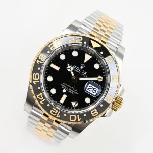 Alternative view of EW【2023 Masterpiece】Rolex GMT-Master II 40 Series ① Features the 3285 movement, enabling unidirectional hour hand adjustment and date correction via hour hand reset, faithfully replicating all original functions with stable, reliable performance; ② Bezel: High-tech monobloc ceramic bezel with gold lettering; ③ Case: Dimensions and thickness identical to the original, with a slim profile of just 12mm; ④ Dial:Premium Swiss ice-blue luminescent paint, polished hour markers, authentic color matching; ⑤ Crystal: Sapphire crystal with 2.5x magnifier effect, crystal-clear transparency; ⑥ Bracelet: 904L stainless steel bracelet, new five-link clasp design, all components electroplated with thick gold, no exposed metal on sides; EW production guarantees premium quality—every meticulous detail reflects the dedication of EW Factory's craftsmanship.