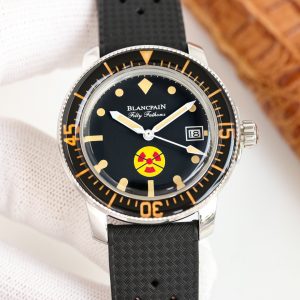 Alternative view of 【KR Production】💍 Blancpain Fifty Fathoms "Barracuda" Watch 1⃣️ Hailed by watch enthusiasts as the pinnacle of beauty in the Blancpain collection!The dial features a black base with layered aged red and beige hour markers. The domed sapphire crystal and rotating bezel shimmer like jade in sunlight.         2⃣️ The strap faithfully replicates the fabric-textured rubber band with a stainless steel pin buckle.Eschewing current trends for oversized cases, the Barracuda maintains a 40.3mm diameter with 300m water resistance. Powered by the 9015 movement modified to Cal. 1151, it delivers precise timekeeping. Every detail replicates the original 1:1 replica.3⃣️ Its size aligns closely with Rolex's Submariner series, making this case diameter more universally flattering. Notably, this watch boasts exceptionally potent luminescence, emitting a beautiful green glow. Watch enthusiasts hail it as the most beautiful Barracuda. Feel free to share.